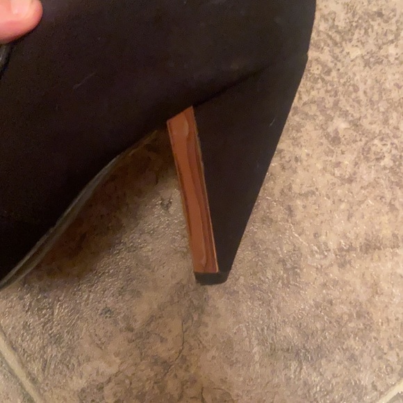 SHOES! - Picture 4 of 4